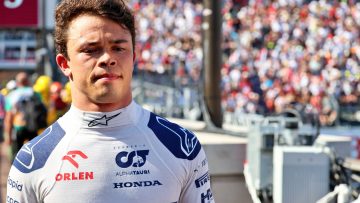 Russell explains why de Vries has faced 'harsh' start in F1